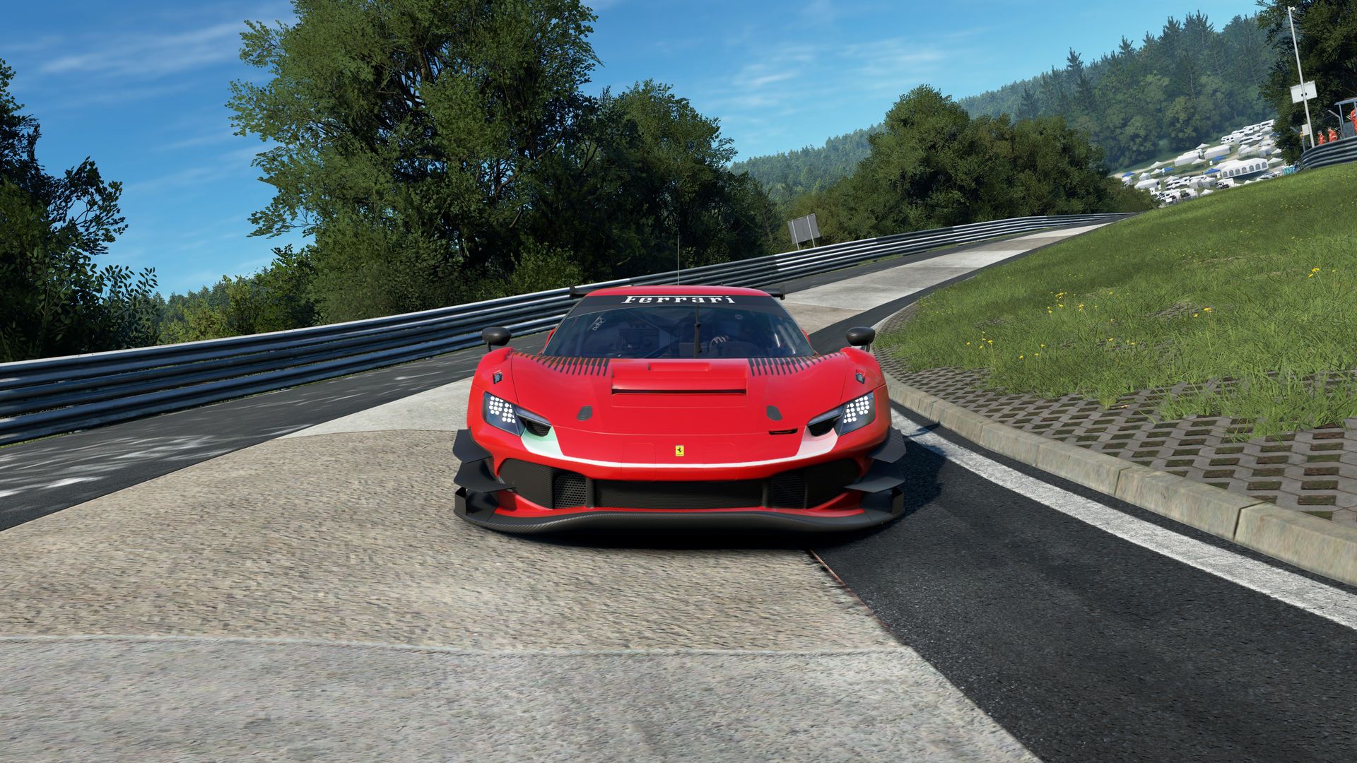 296 GT3 de frente, subiendo hacia el bosque